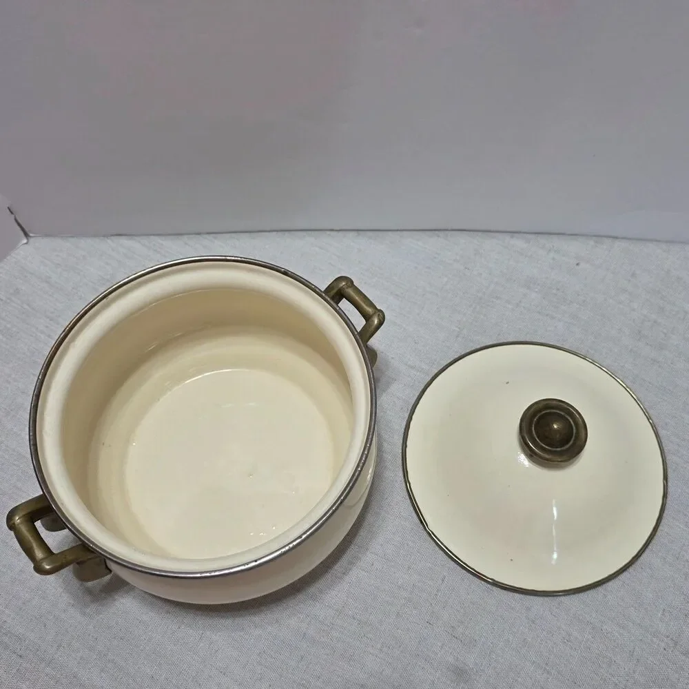 Vintage 1983 La Cuisine Gailstyn-Sutton Cream Enamel Pot Dutch Oven Brass Lid